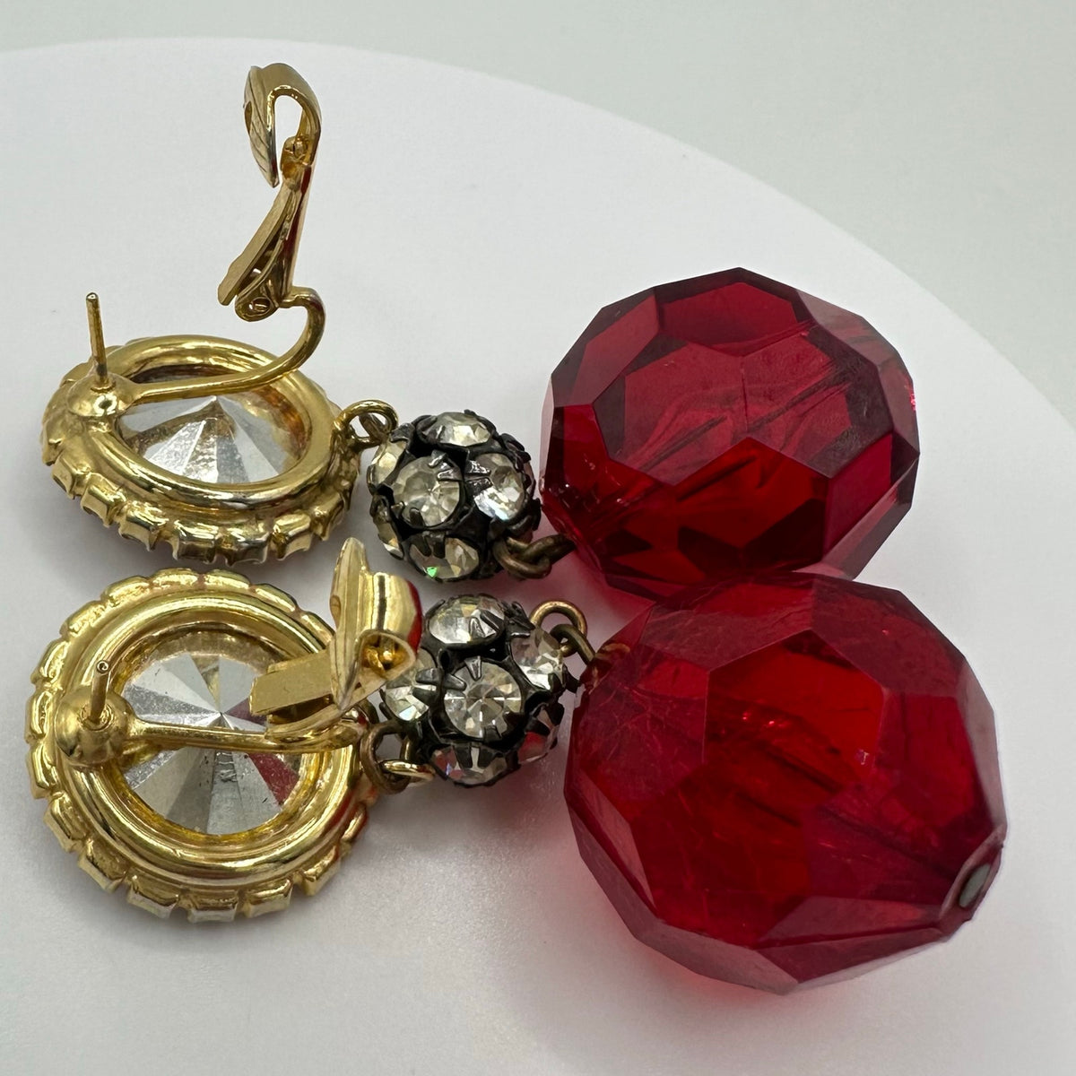 Les Bernard vintage gold tone red lucite rhinestone posts dangle drop earrings