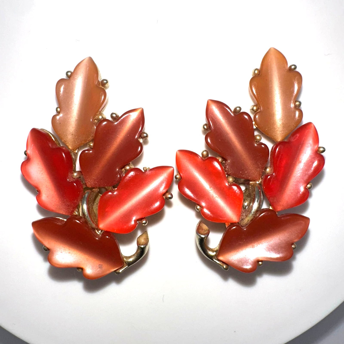 Lisner vintage gold tone red orange thermoset lucite leaf clip on earrings