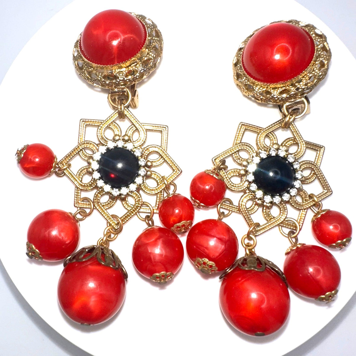 Vintage gold tone red moonglow lucite beaded dangle statement clip on earrings