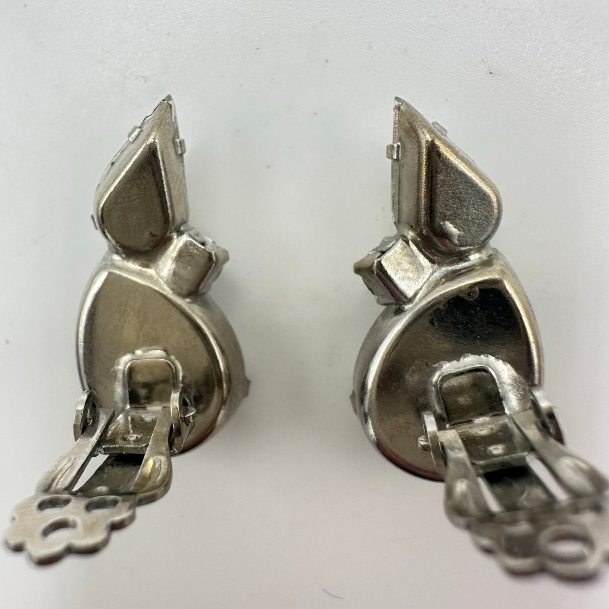 Vintage 1950s 1960s clear glass rhinestones silver tone clip on earrings