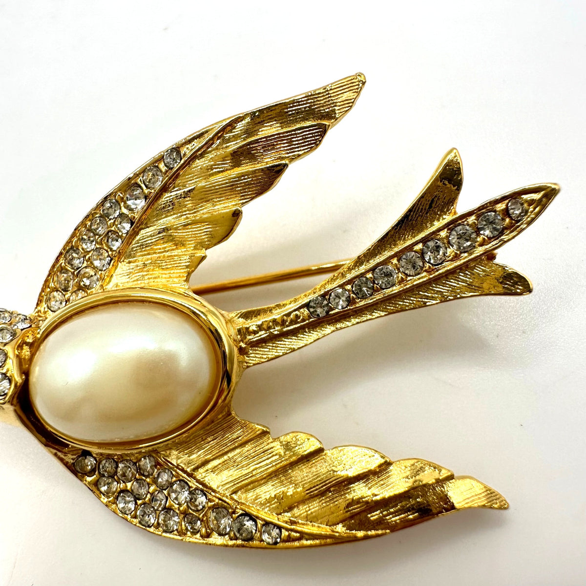 Jackie Orr vintage gold tone clear glass rhinestones pearl bird brooch