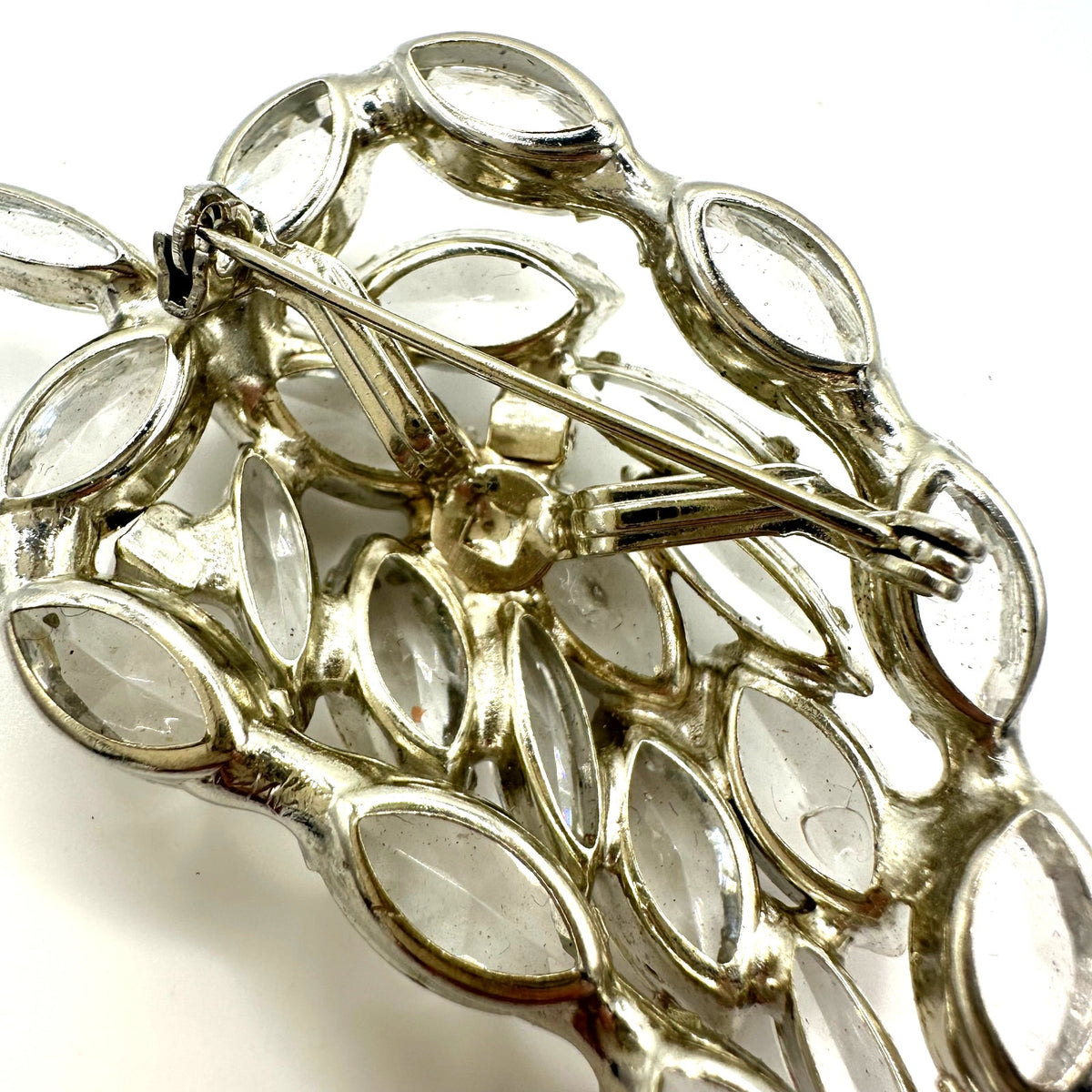 1950s vintage silver tone rhodium plated clear glass rhinestones leaf brooch