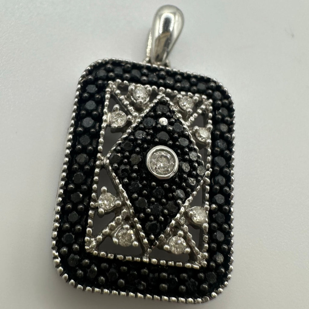 14kt solid white gold white black diamonds treated 0.50CTW pendant 3.13 grams