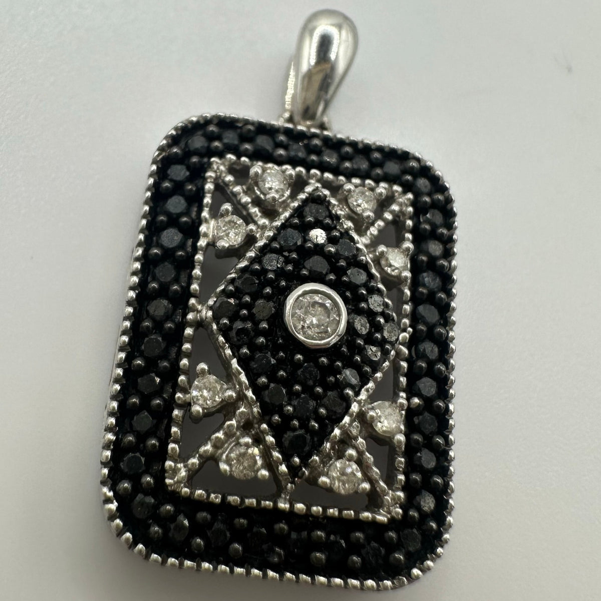14kt solid white gold white black diamonds treated 0.50CTW pendant 3.13 grams