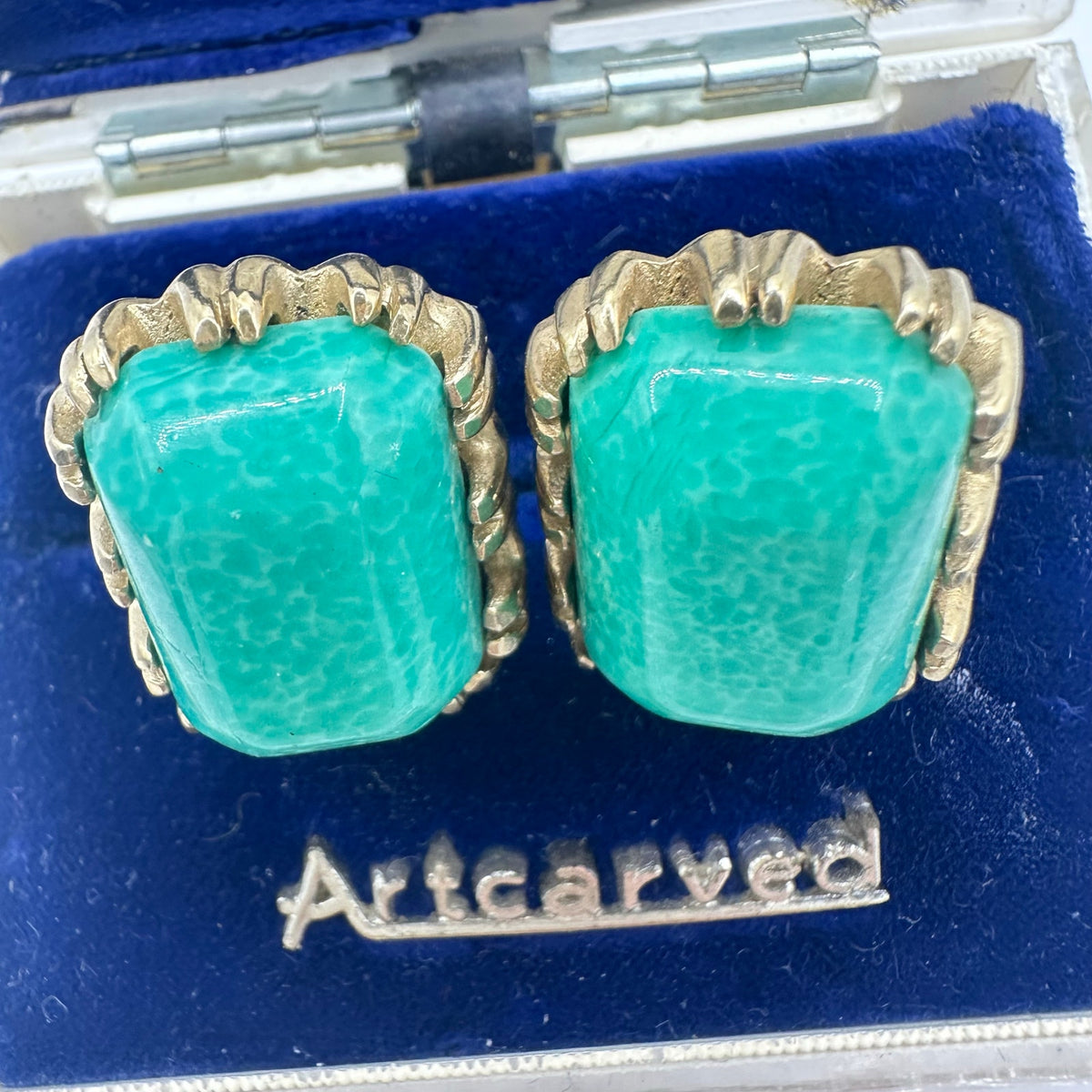 Reja 1940s vintage gold tone green swirled “Peking” art glass clip on earrings