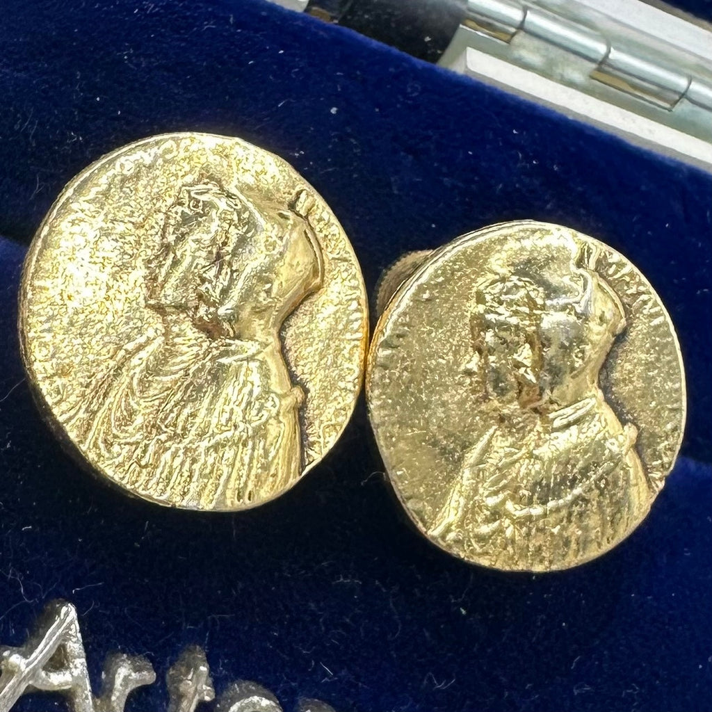 Vintage gold tone double cameos king queen coins screw back earrings