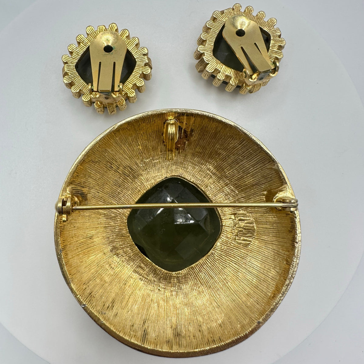 Schrager vintage gold tone smoky glass rhinestones brooch clip on earrings