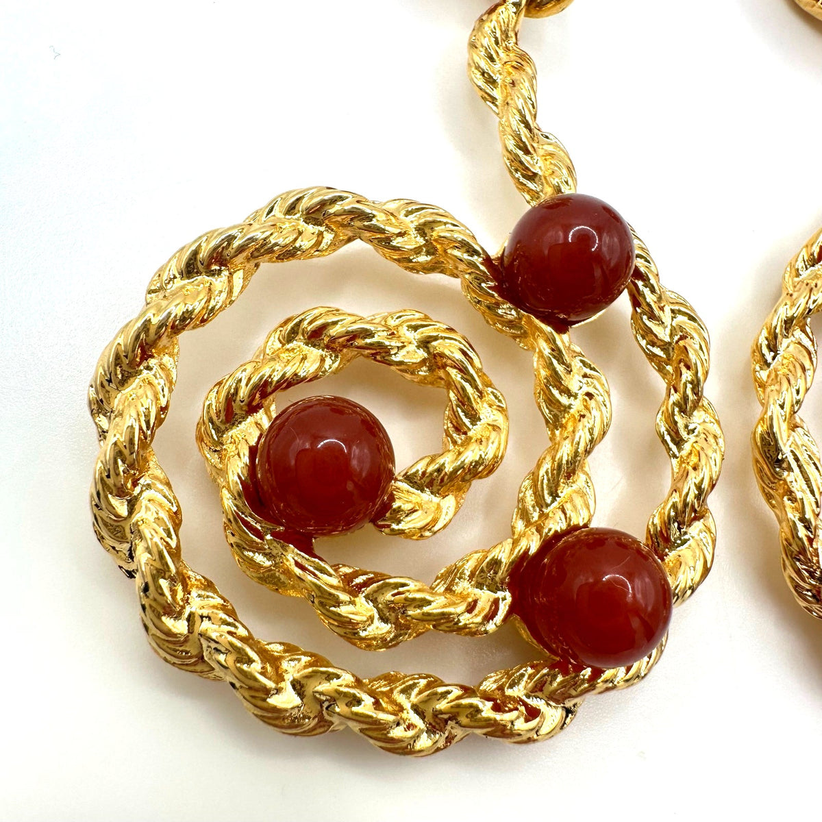 Avon vintage gold tone twisted rope red carnelian lucite dangle clip on earrings