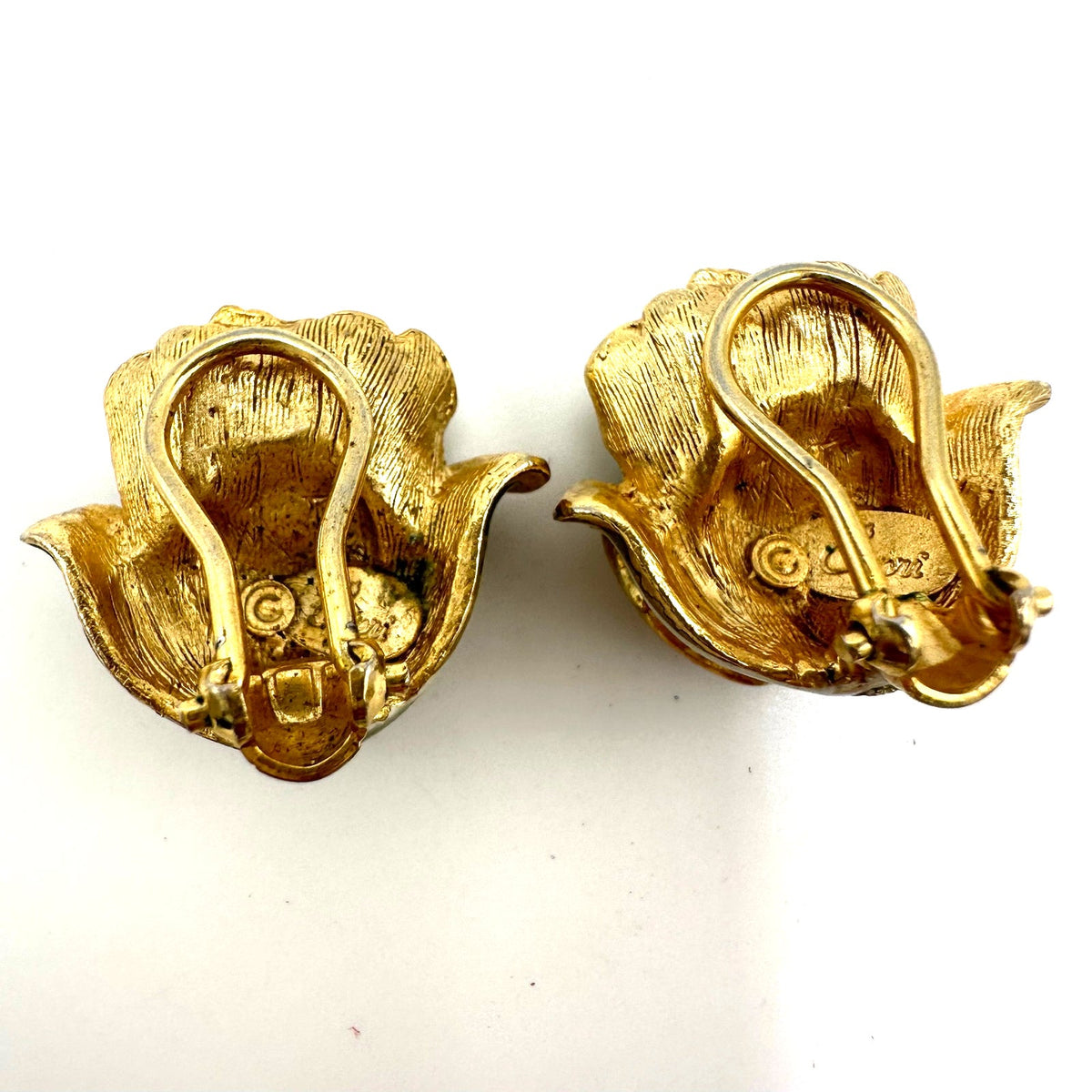 Capri signed vintage gold tone blue enamel 3D roses floral clip on earrings