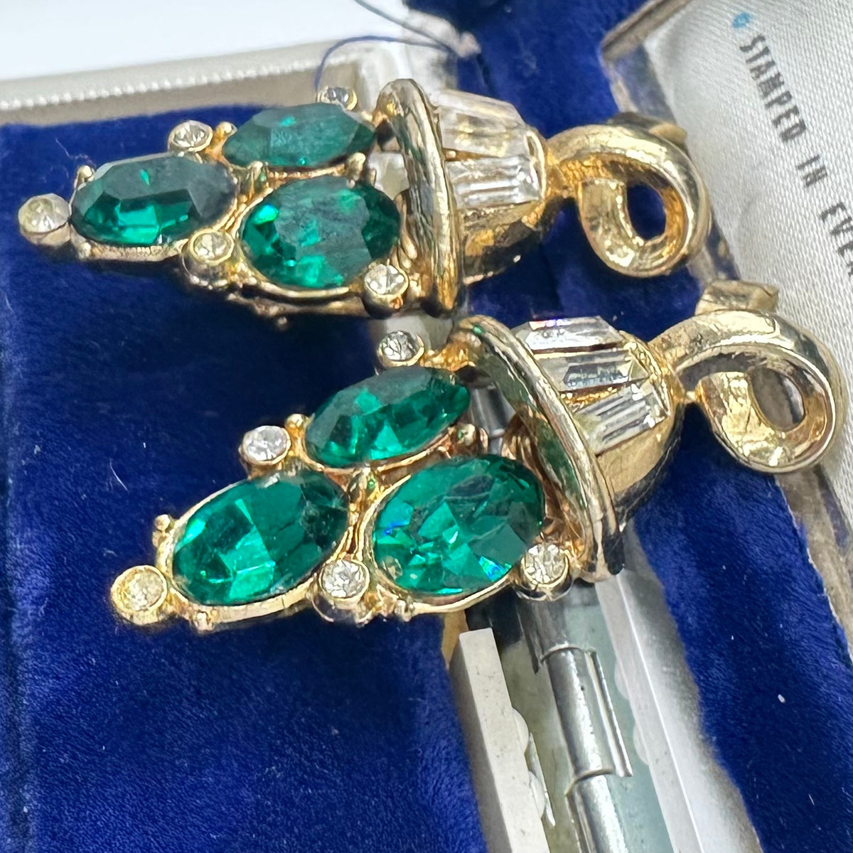 Coro vintage gold tone emerald green rhinestones baguettes clip on earrings