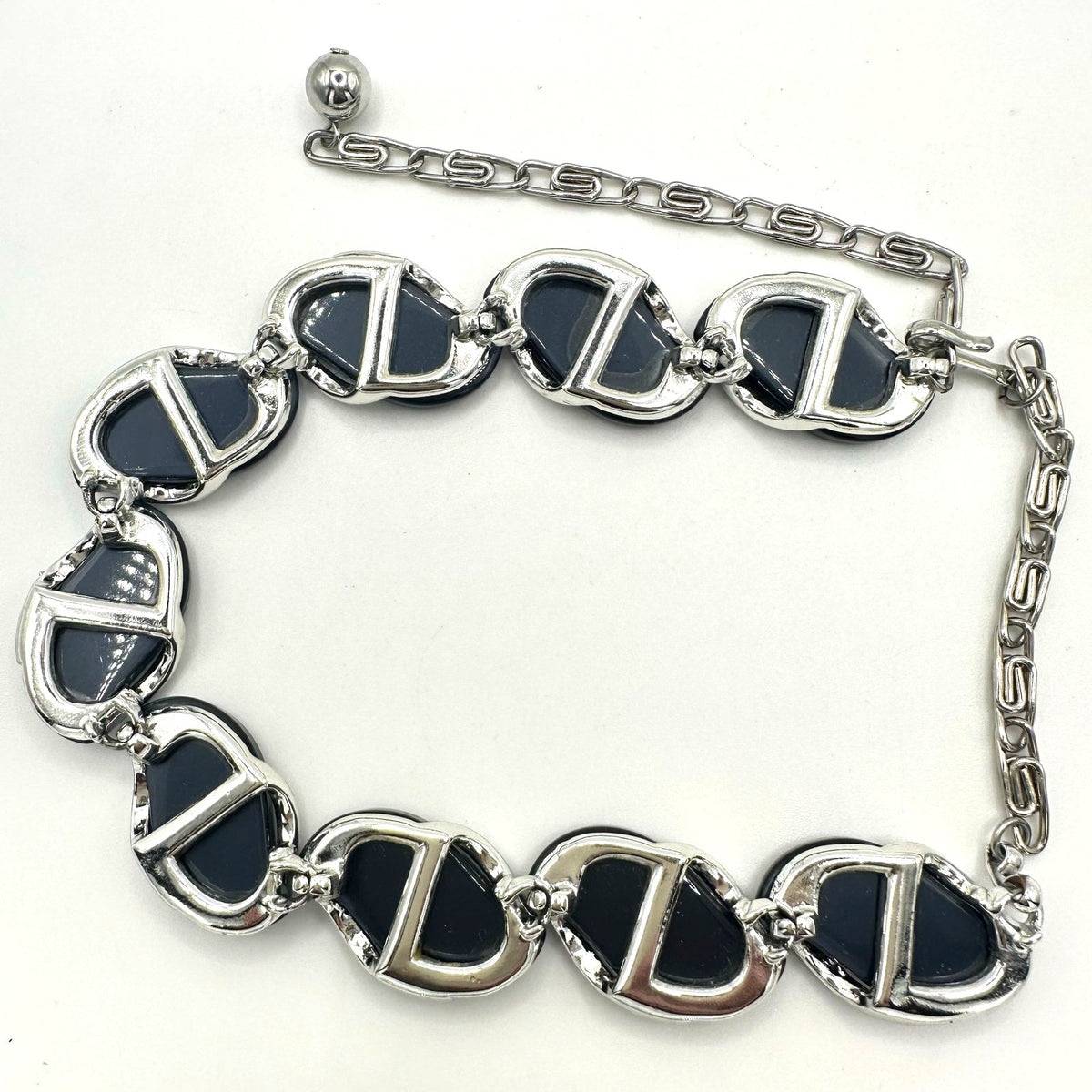 Lisner vintage silver tone black thermoset plastic moonglow lucite necklace