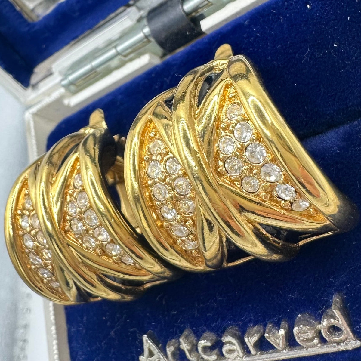 Jackie Collins vintage gold tone rhinestones black enamel hoops clip on earrings