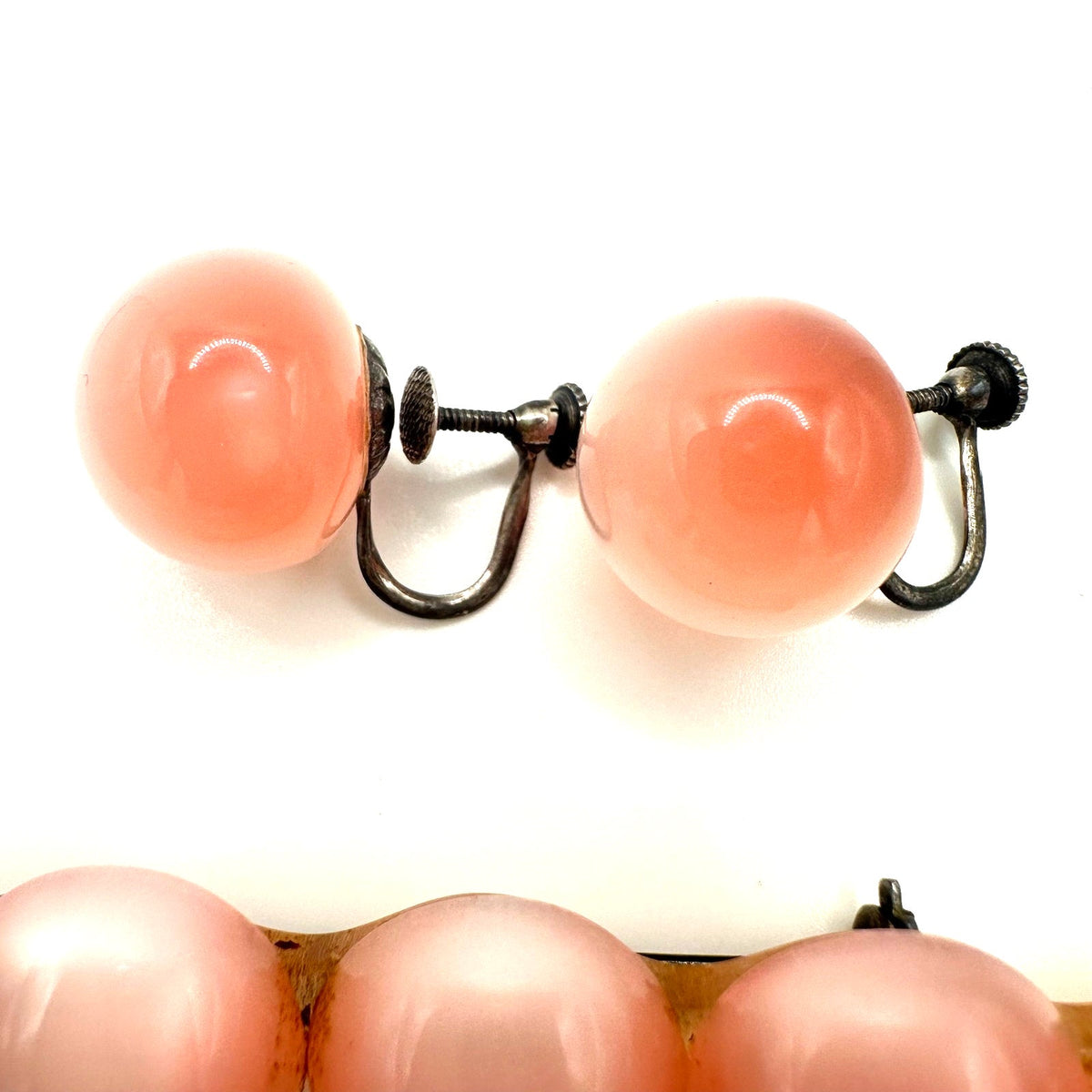 Vintage silver tone pink moonglow lucite bar brooch screw back earrings set