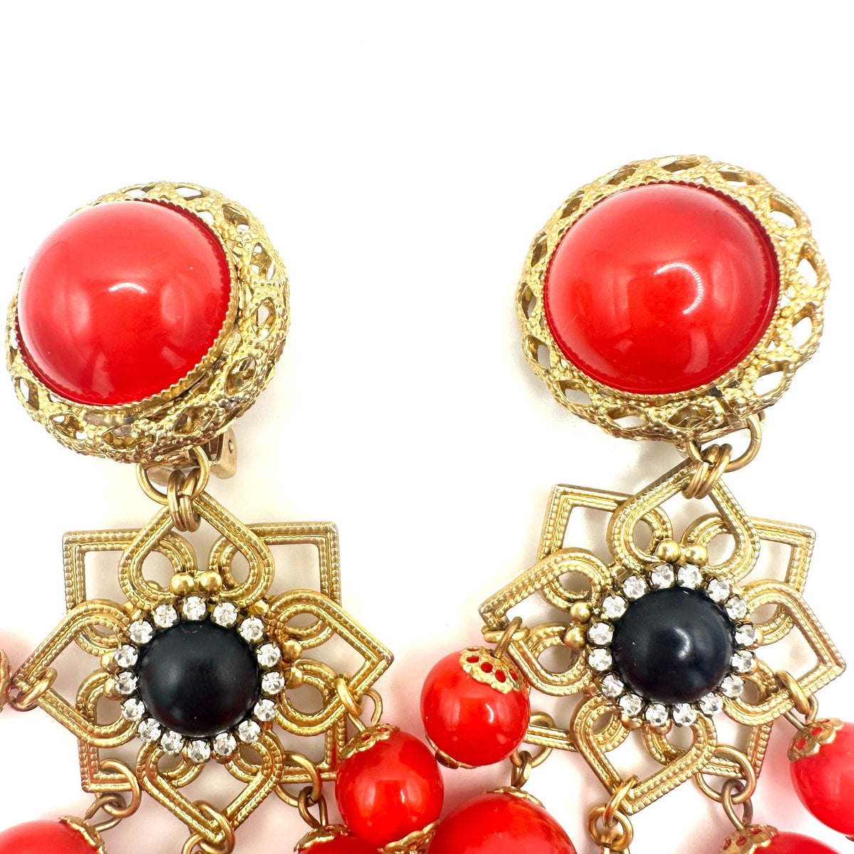 Vintage gold tone red moonglow lucite beaded dangle statement clip on earrings