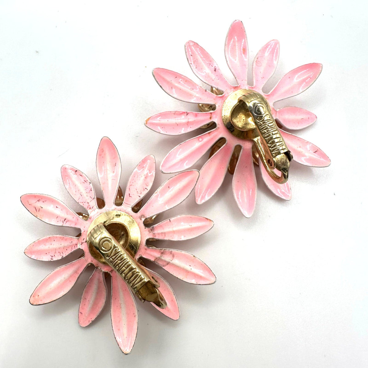Sarah Coventry vintage gold tone pink enamel flowers floral clip on earrings