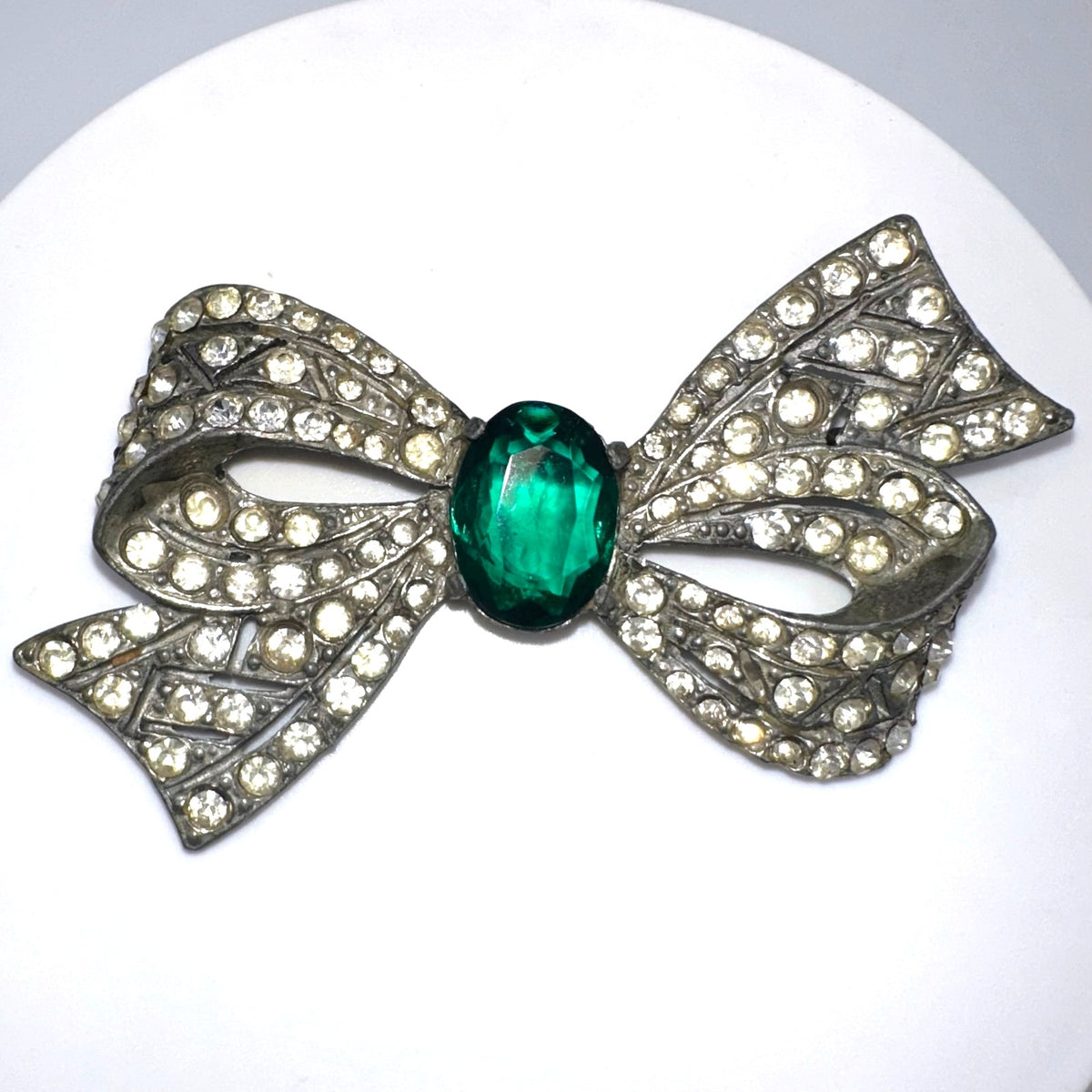 1930s antique Art Deco silver tone pot metal green clear rhinestones bow brooch