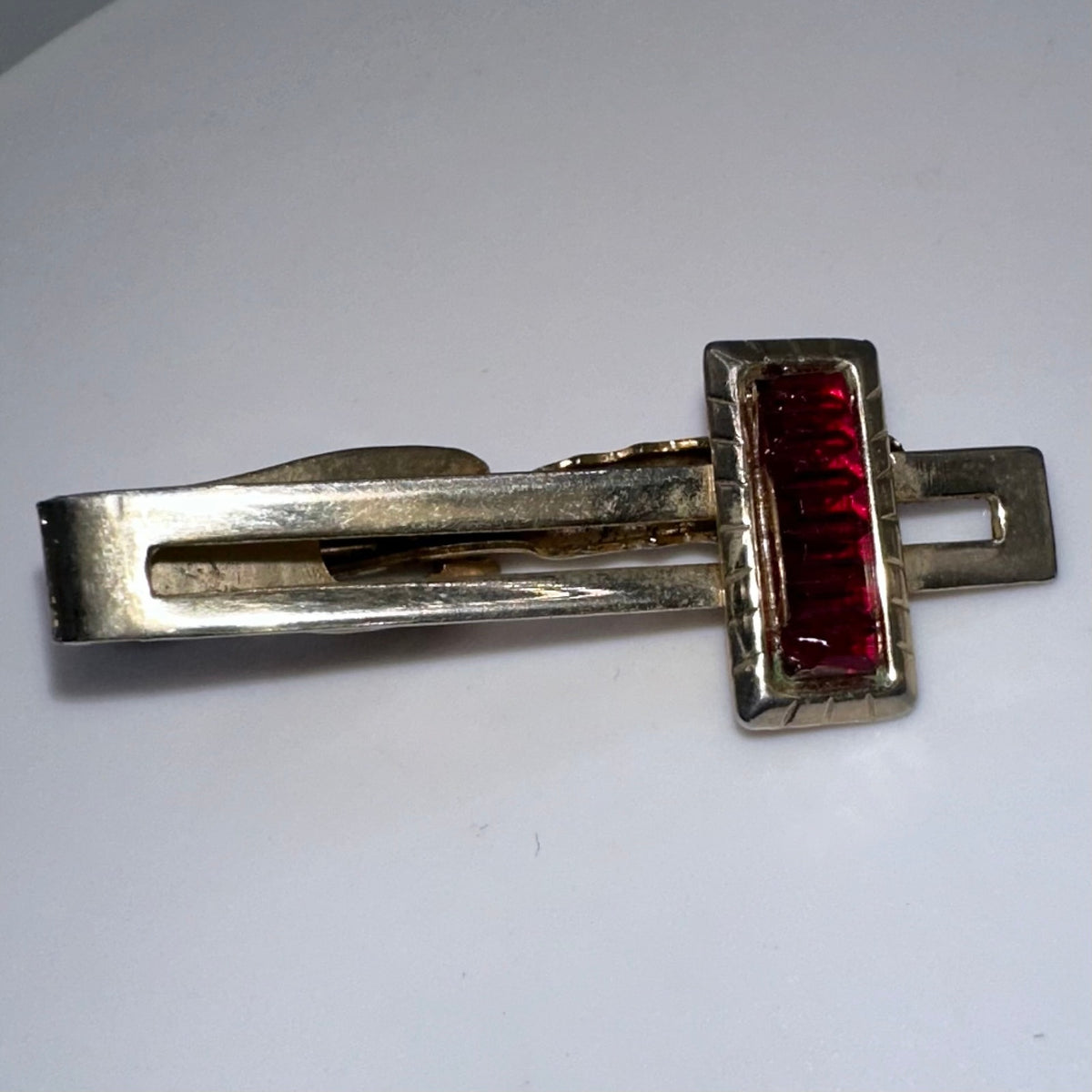 Vintage midcentury gold tone red molded glass baguettes rhinestone tie bar clip