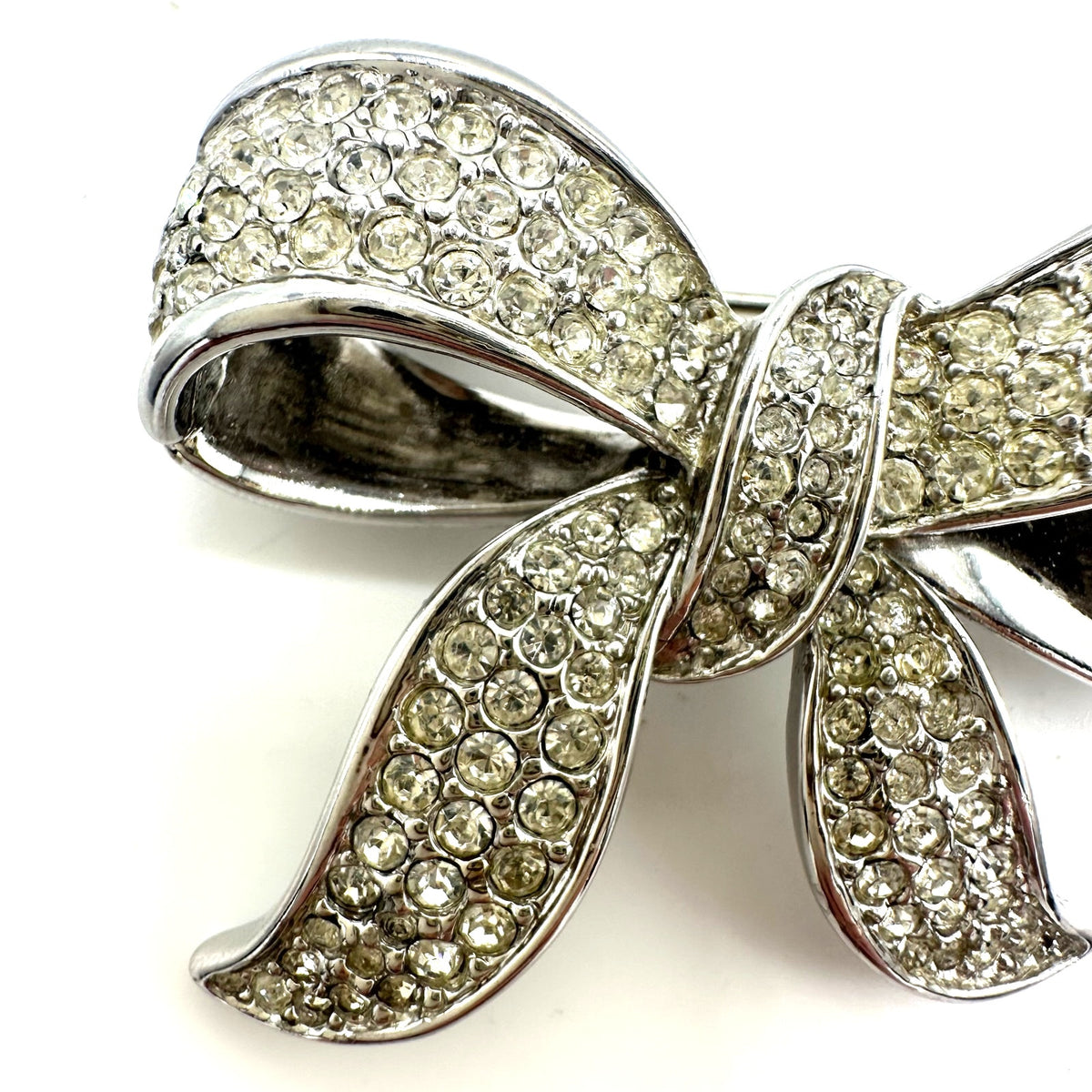 Oscar De La Renta vintage silver tone rhodium plate clear rhinestones bow brooch