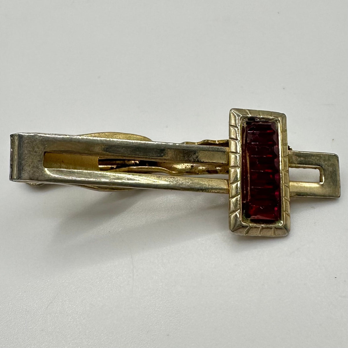 Vintage midcentury gold tone red molded glass baguettes rhinestone tie bar clip