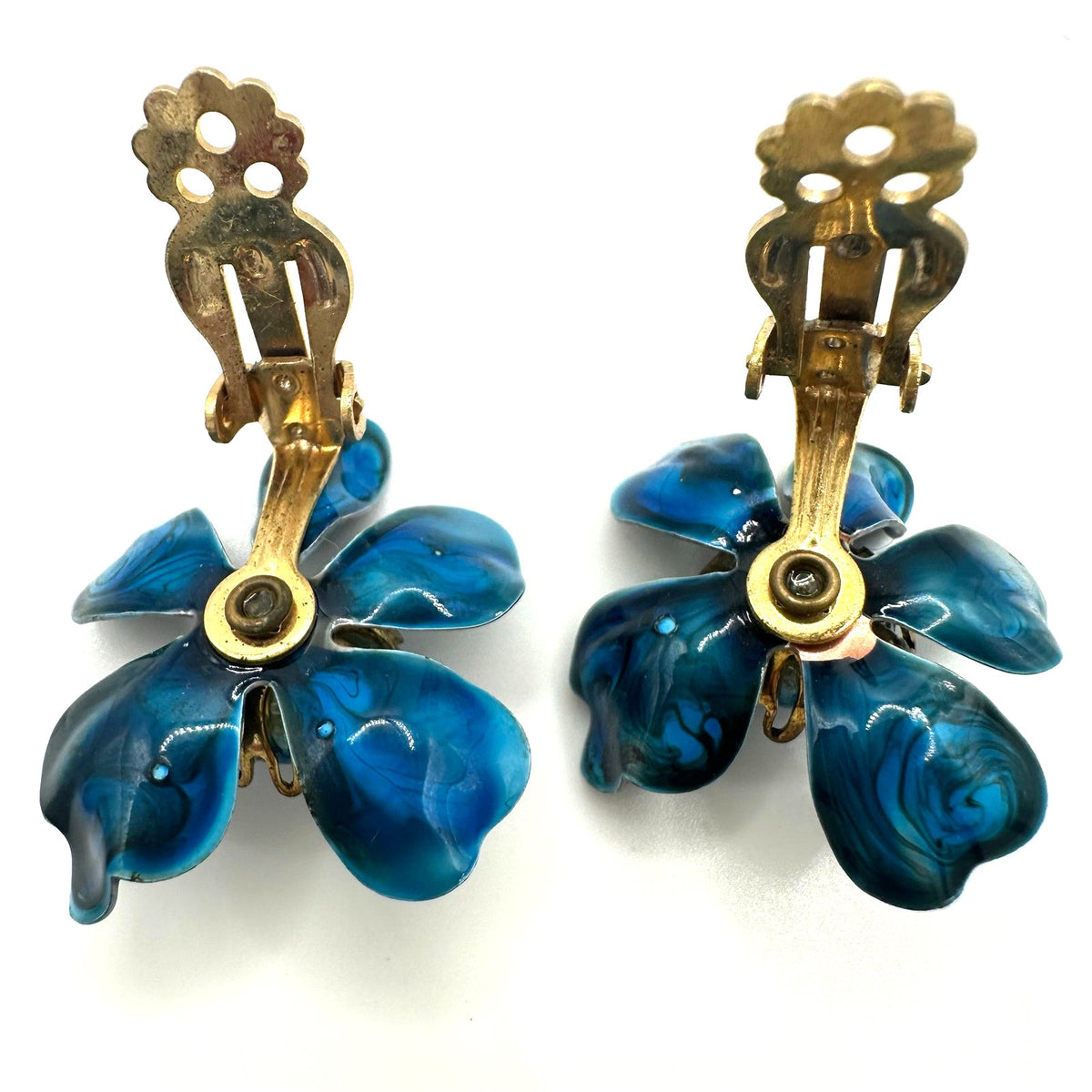 Vintage gold tone swirled blue enamel flowers lucite cabochons clip on earrings