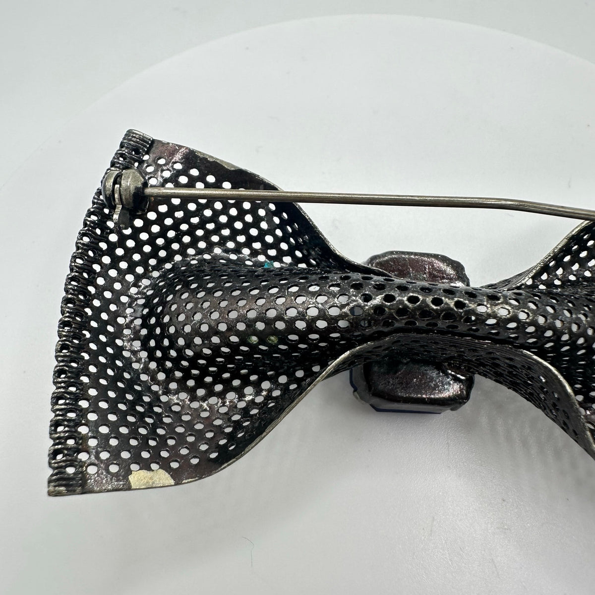 Vintage silver pewter tone mesh metal large blue glass rhinestone bow brooch