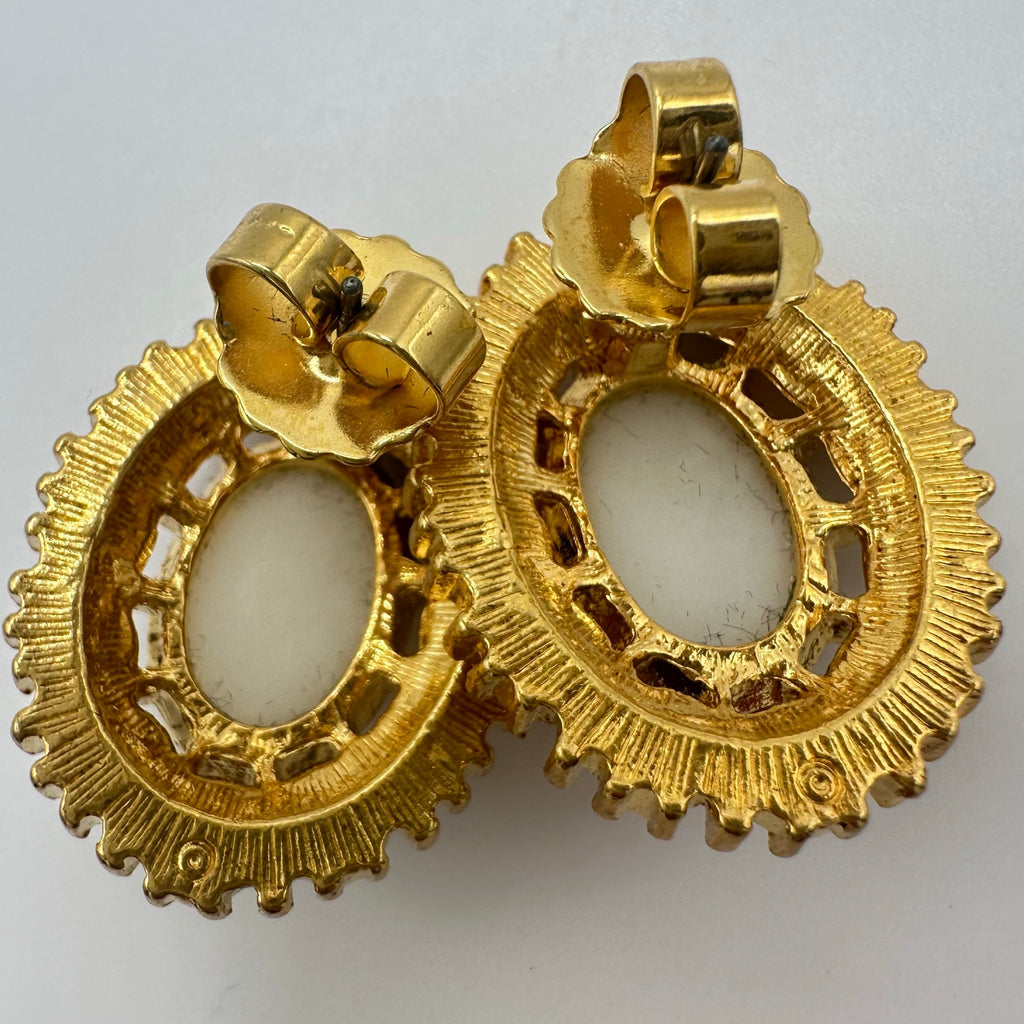 Avon vintage gold tone rhinestones faux pearls oval domed post earrings