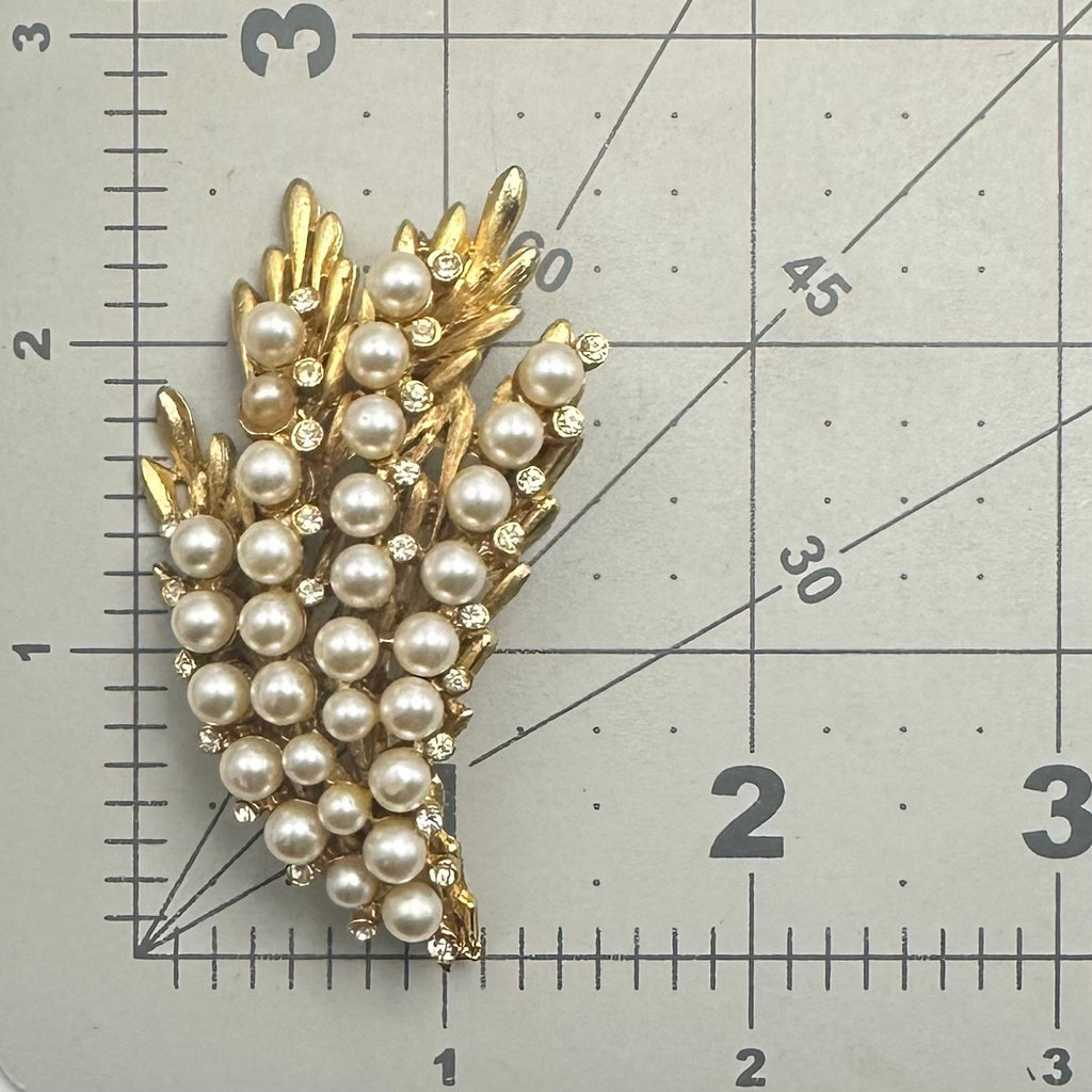 BSK vintage gold tone clear rhinestones faux white pearls beaded leaves brooch