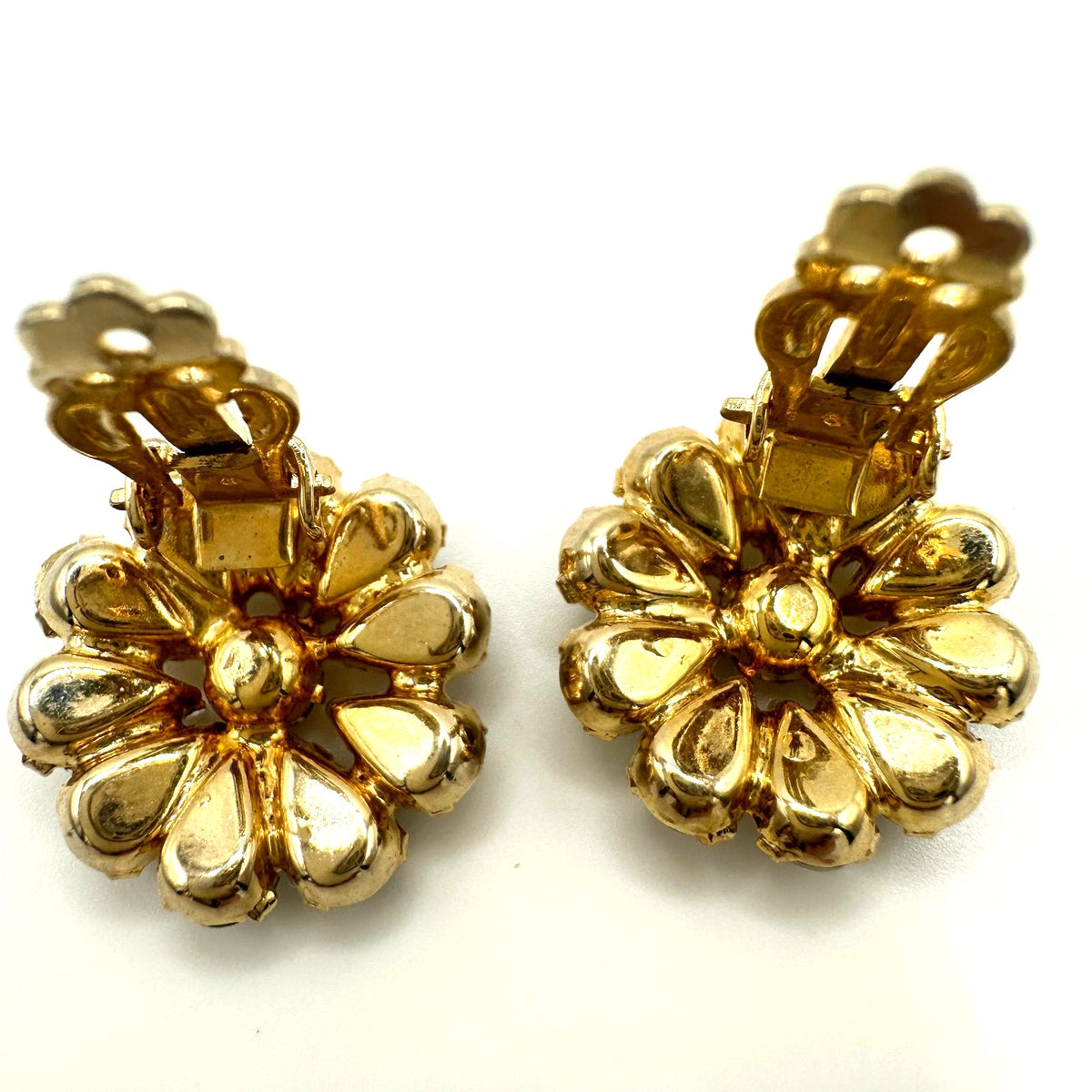 Vintage gold plated clear glass rhinestones round floral clip on earrings