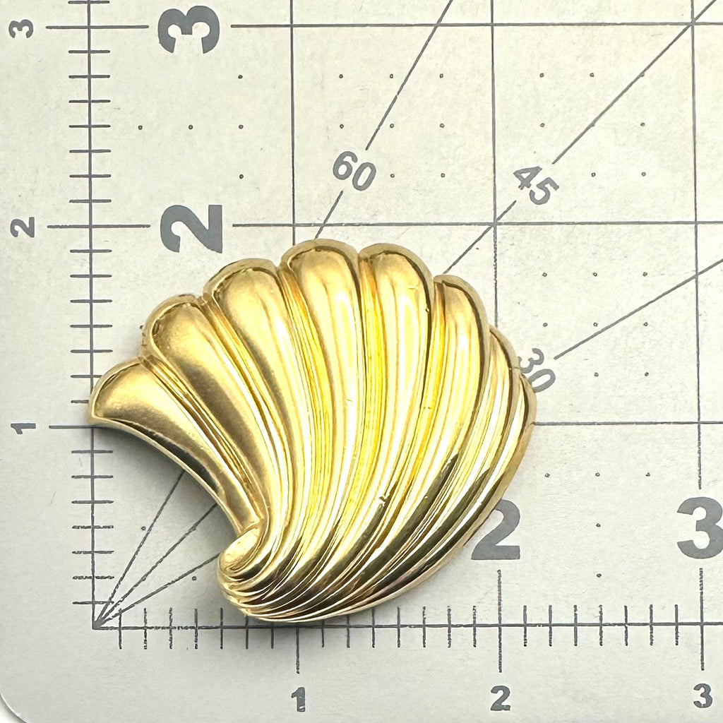 Ciner signed vintage gold tone scalloped abstract shell fan 3D brooch