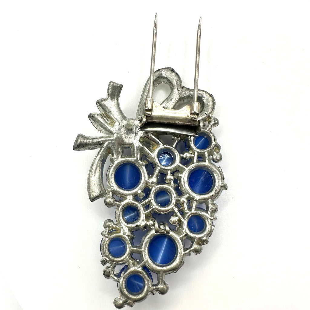 Coro 1941 silver tone blue moonglow lucite rhinestones grapes bunch brooch clip