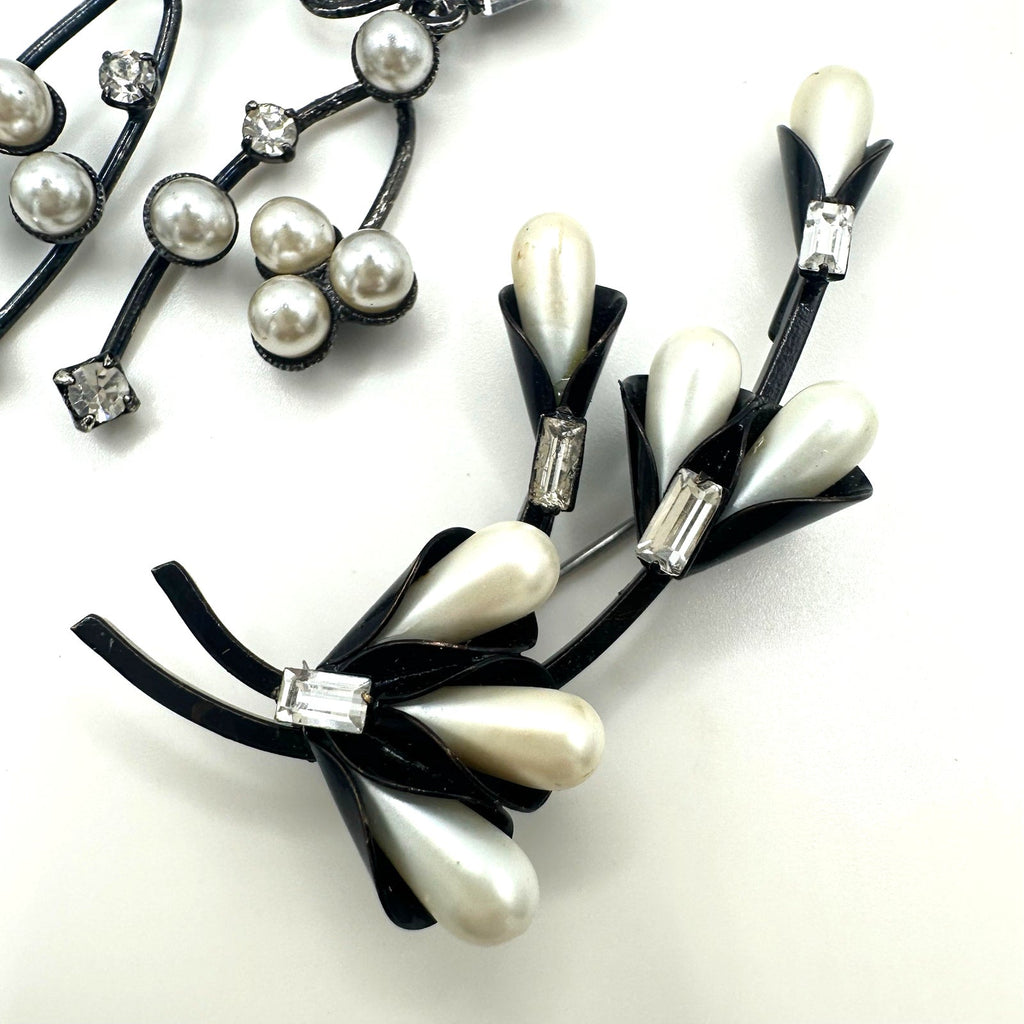 Vintage black japanned faux pearls baguette rhinestones brooch clip on earrings