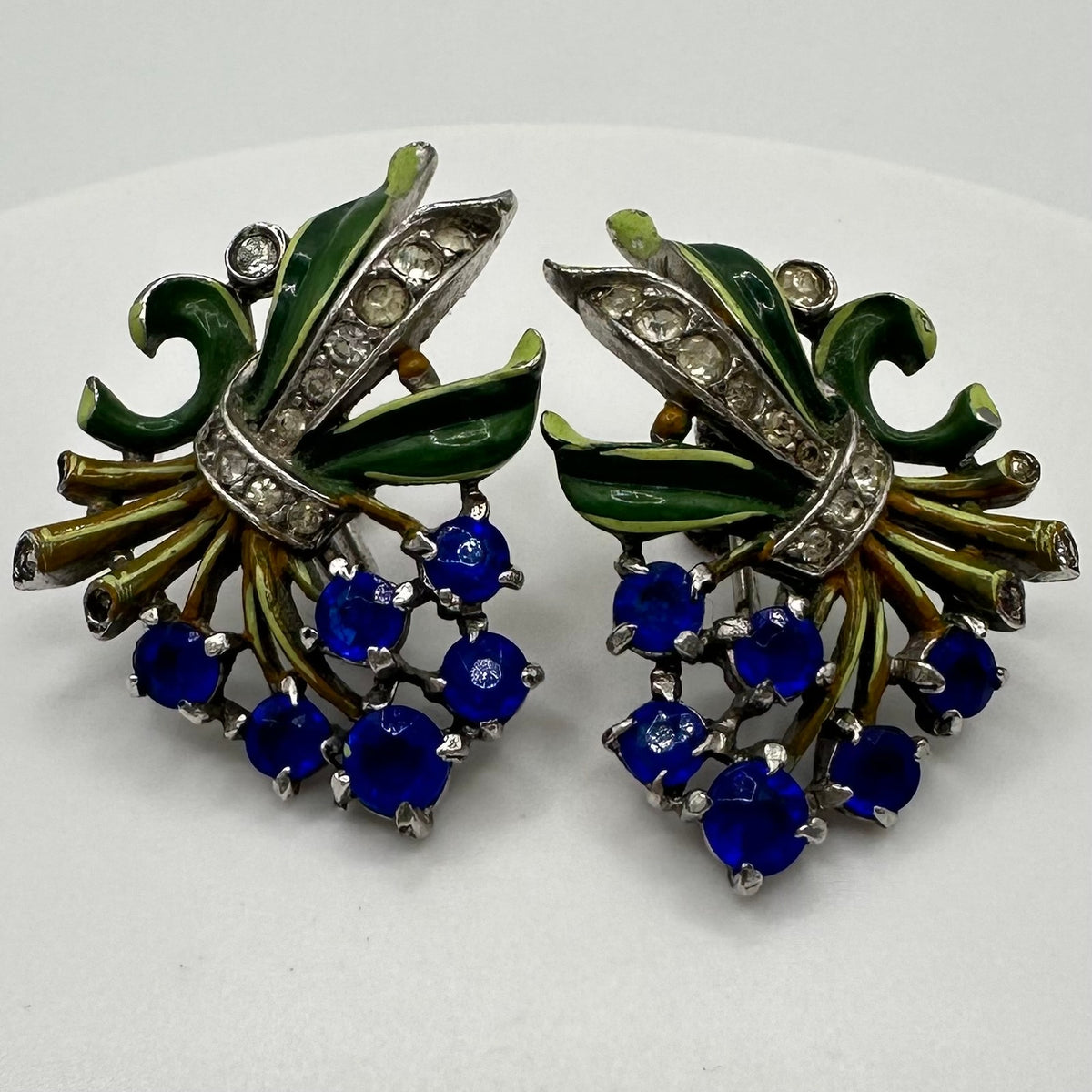 1940s vintage silver tone blue rhinestones green enamel screw back earrings