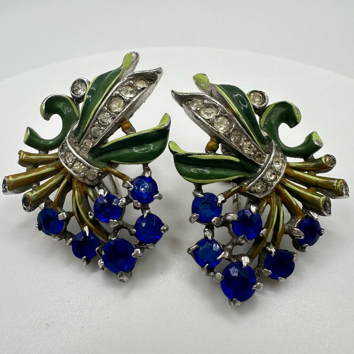 1940s vintage silver tone blue rhinestones green enamel screw back earrings