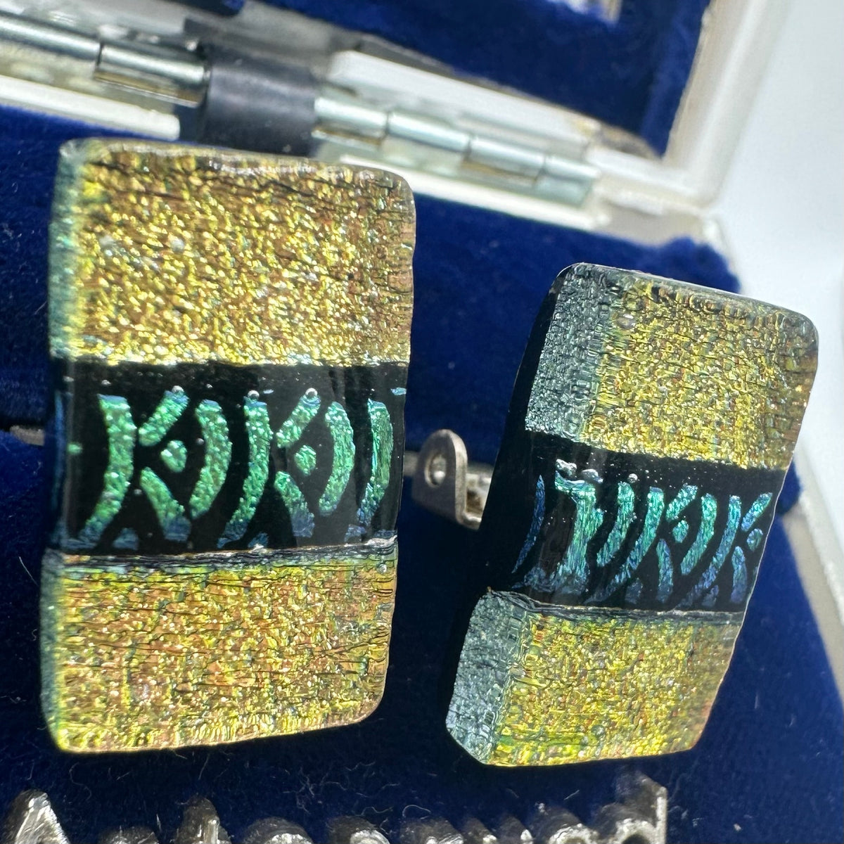 Vintage sterling silver gold glitter black dichroic glass clip on earrings