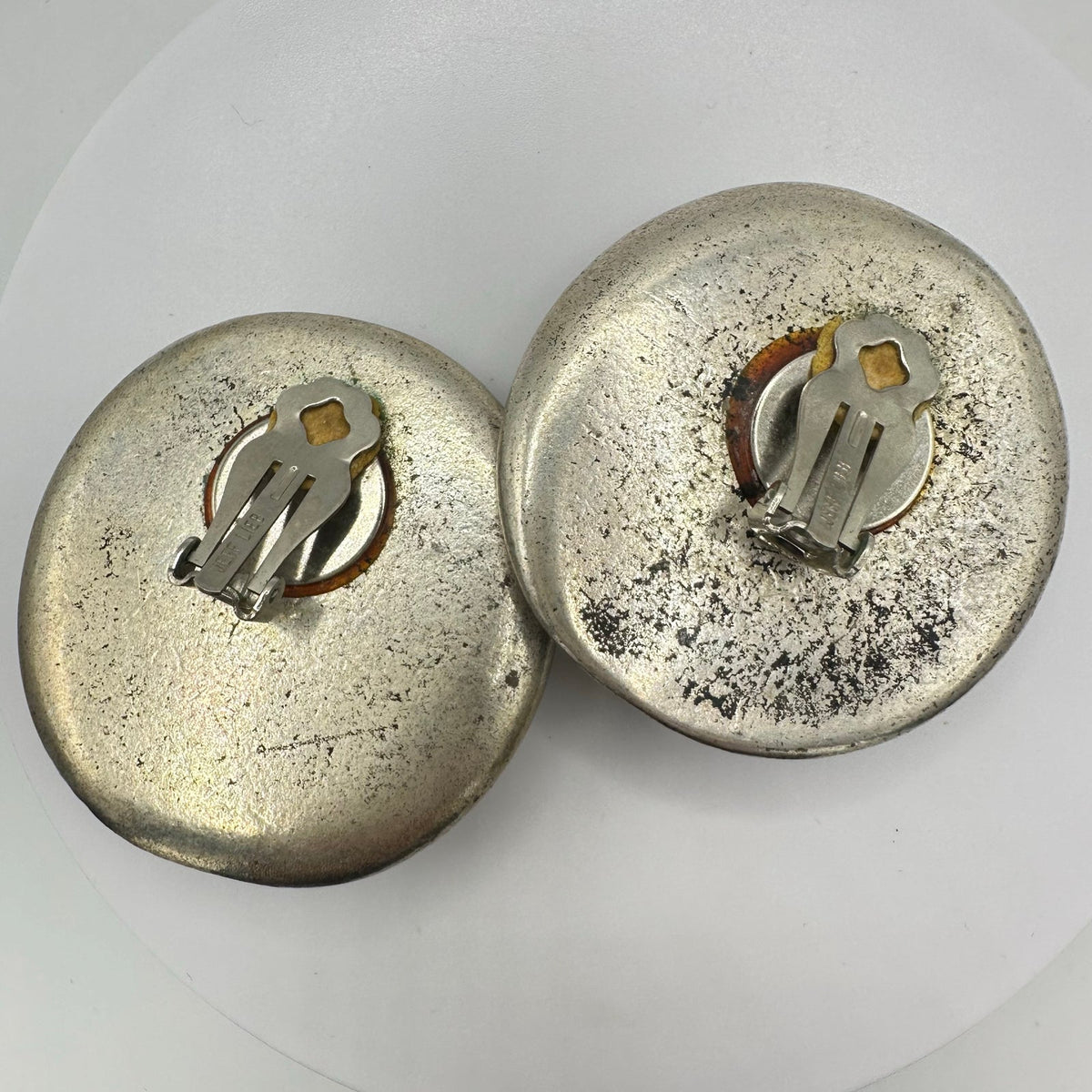 Jeff Lieb vintage massive silver tone scalloped discs statement clip on earrings