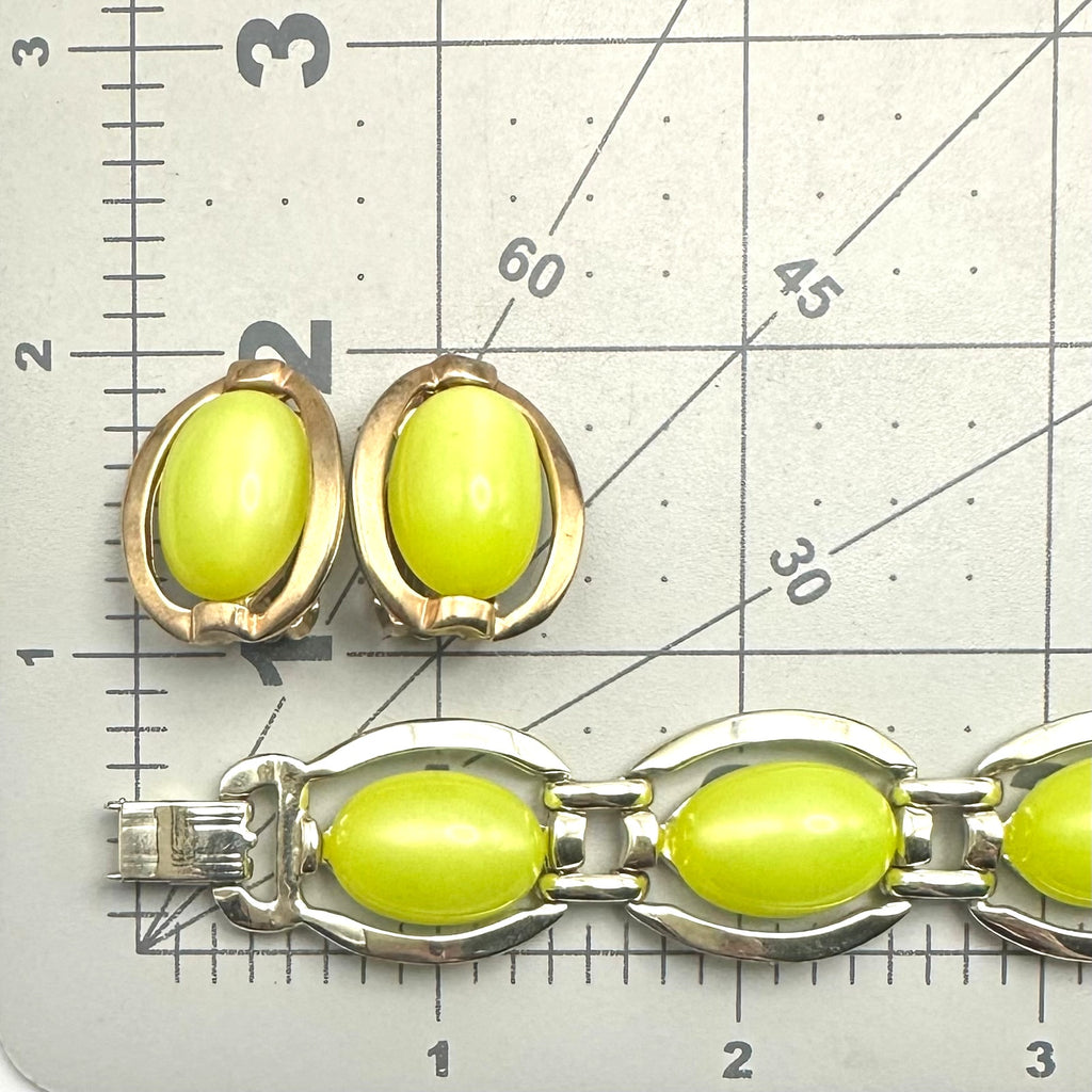Vintage 1940s gold tone neon yellow moonglow lucite bracelet clip on earrings