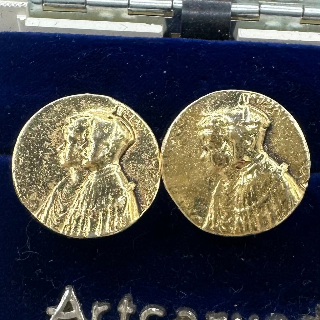 Vintage gold tone double cameos king queen coins screw back earrings