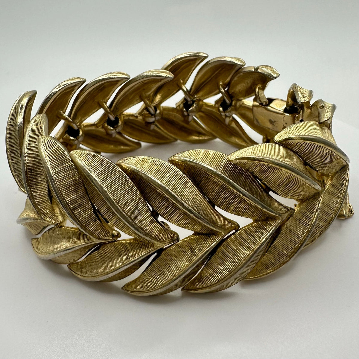 1950s vintage high end MCM gold tone brushed leaves leaf flex bracelet 6.5"