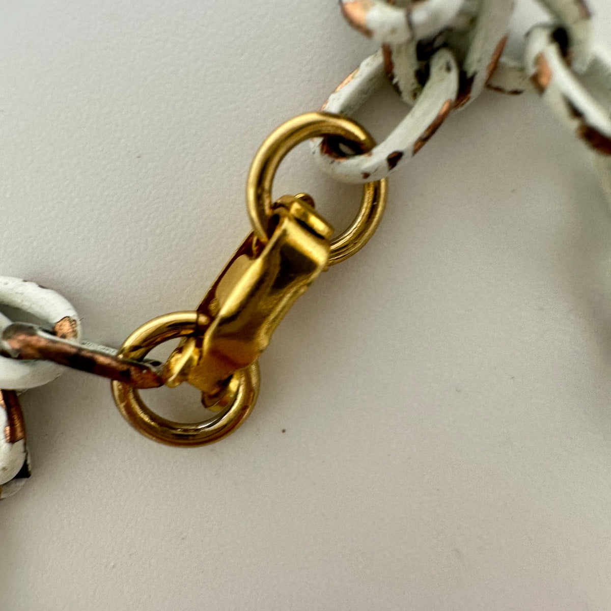 Vintage chunky gold tone white enamel knotted tassel fringe chain necklace