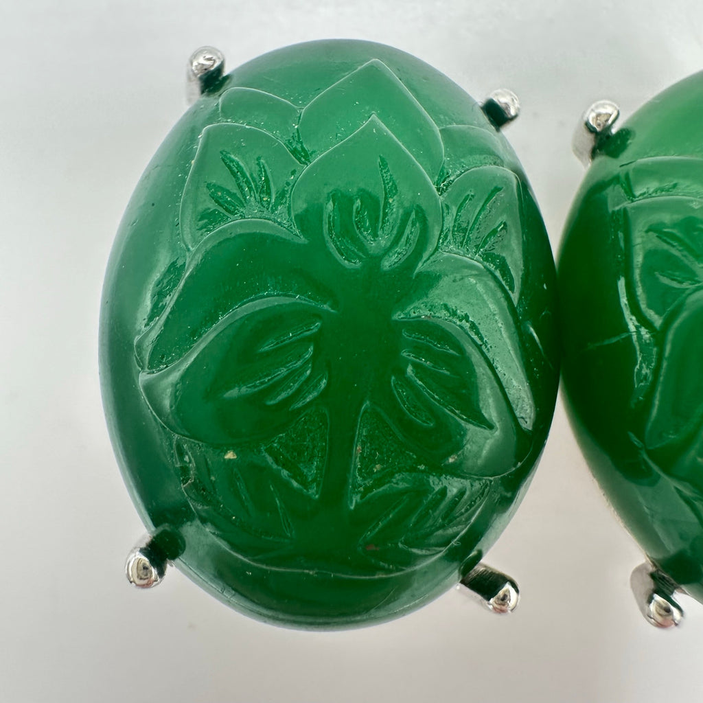 Shakira Caine vintage silver tone emerald green lucite cabochon clip on earrings
