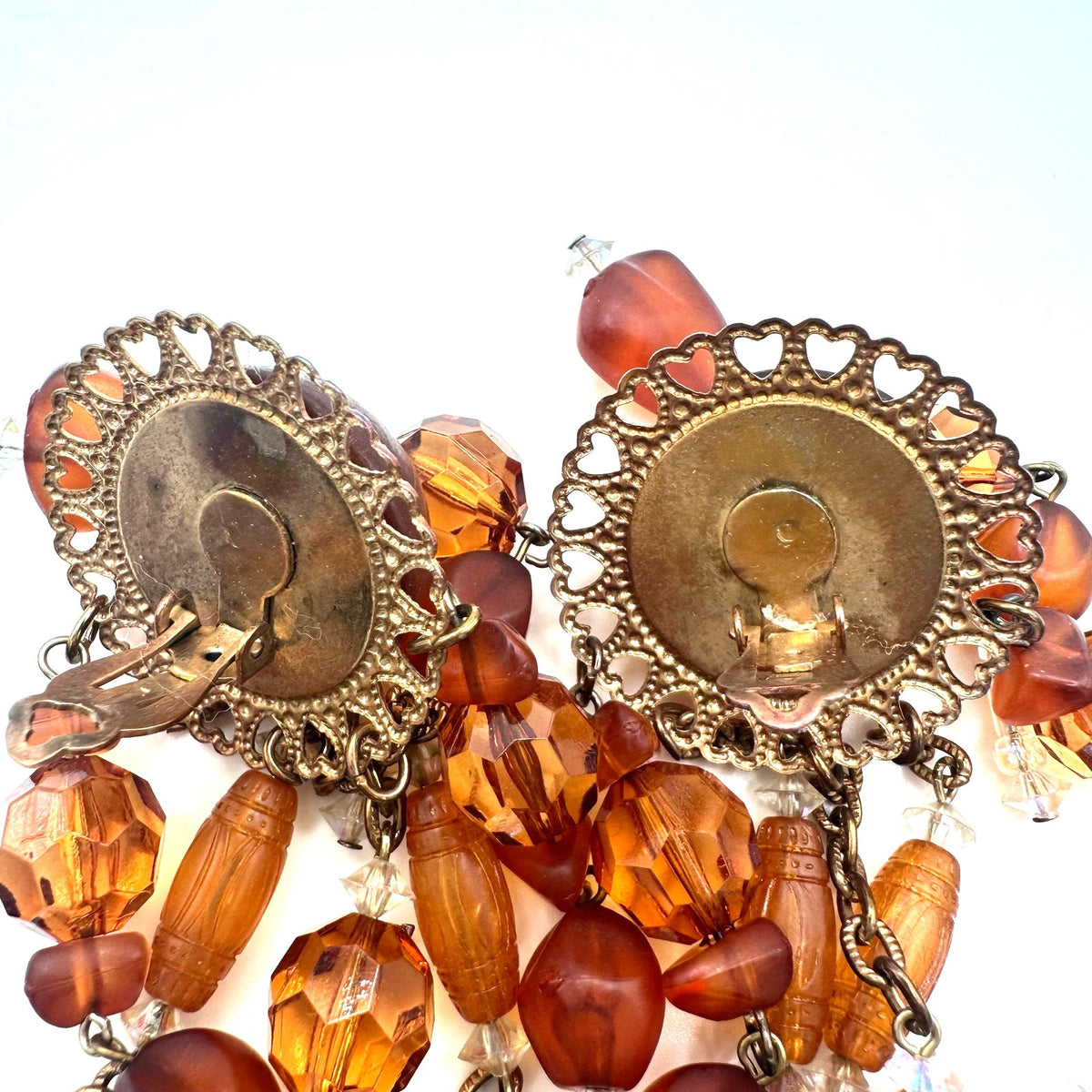 Vintage gold tone amber lucite beaded 4" dangle drop statement clip on earrings