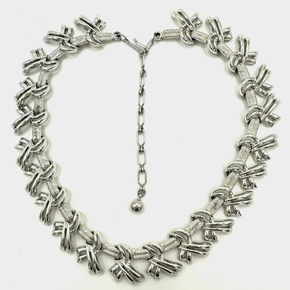 Kramer signed vintage silver tone rhodium plated bows ribbons chain 16” necklace