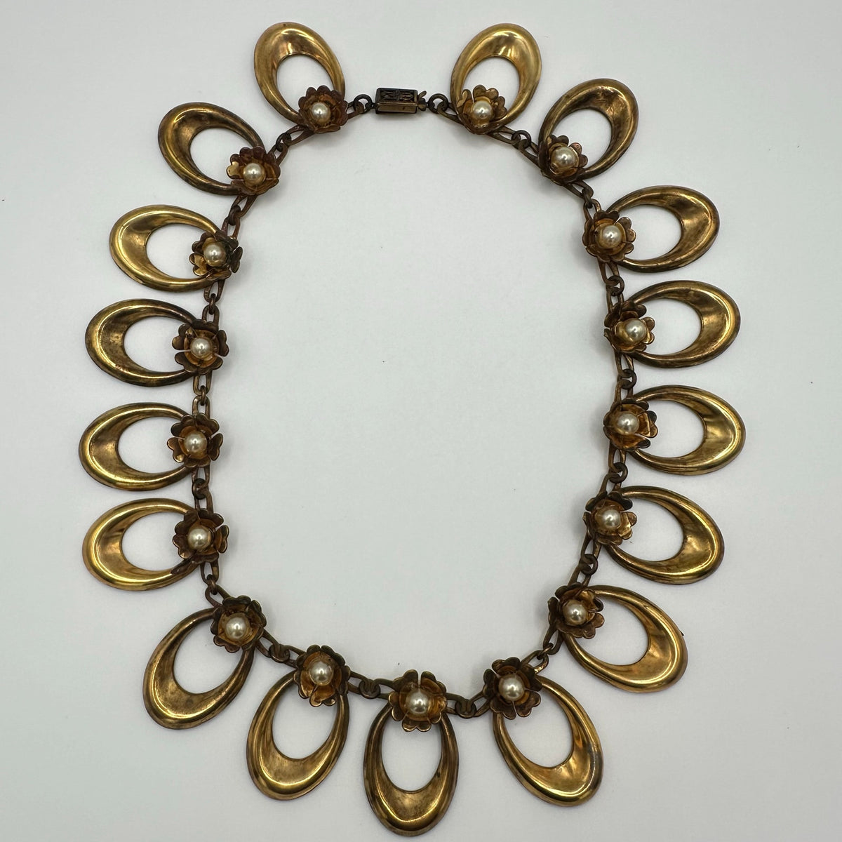 Antique vintage 1930s 1940s gold tone brass oval links faux pearls necklace