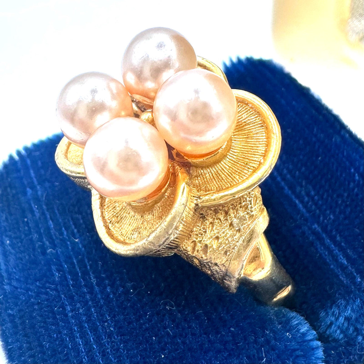 Vendome vintage 1960s gold tone pink faux pearls adjustable ring 5 6