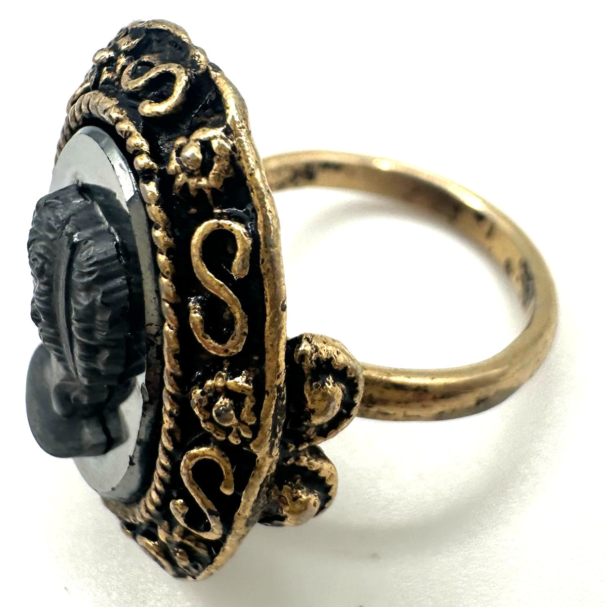 Vintage 1960s gold tone black hematite glass cameo adjustable cocktail ring