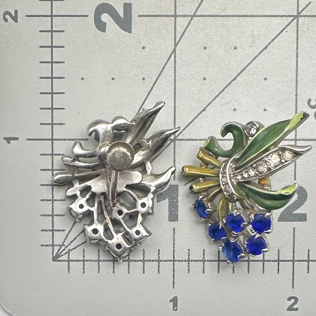1940s vintage silver tone blue rhinestones green enamel screw back earrings