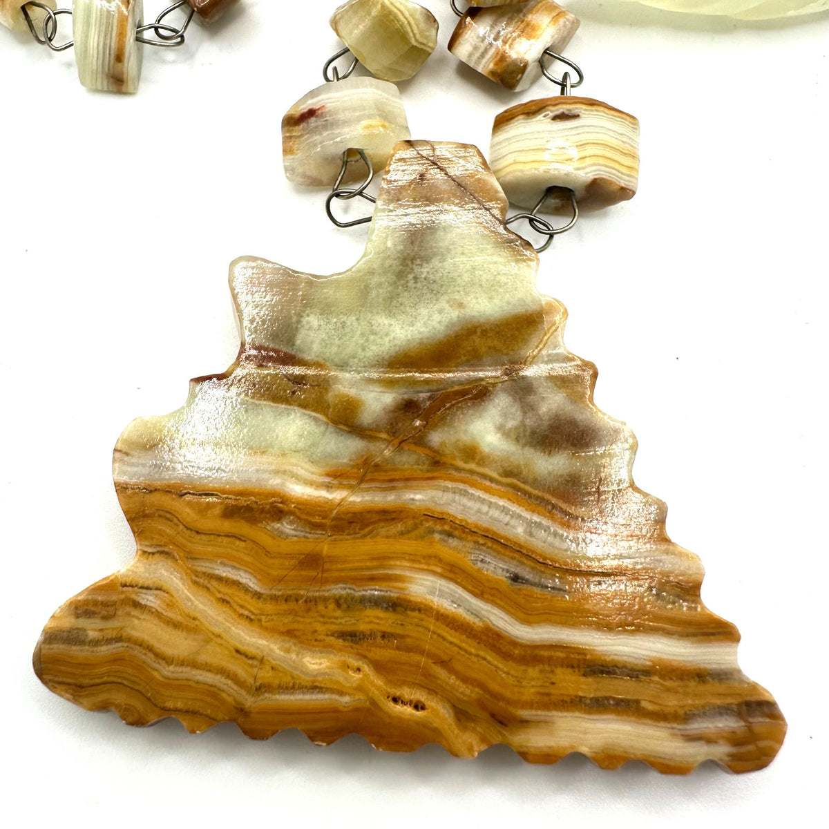 Vintage carved Mexican honey onyx agate arrowhead pendant beaded 30” necklace
