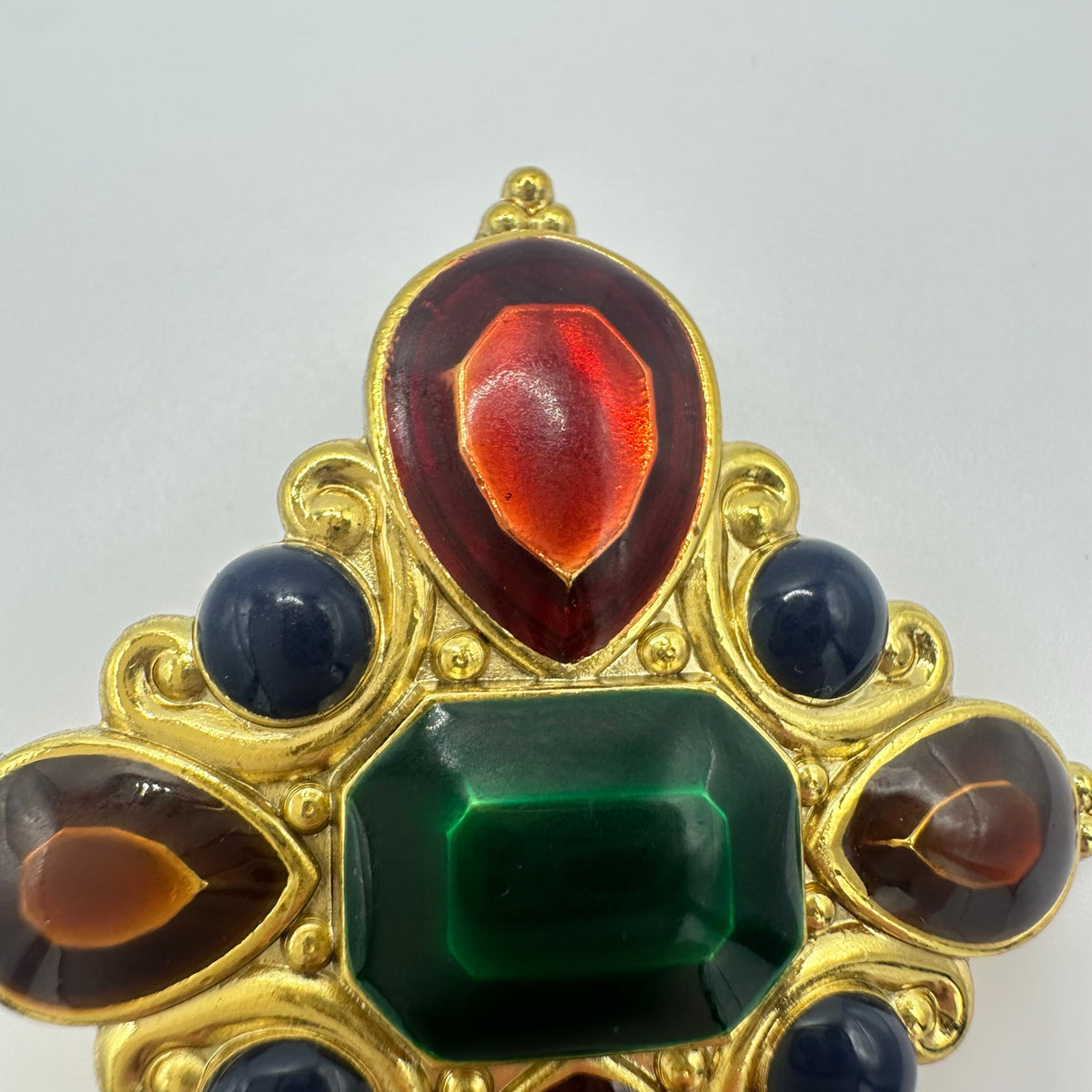 Jay Strongwater 1990s vintage gold tone multicolor enamel pendant scarf slide