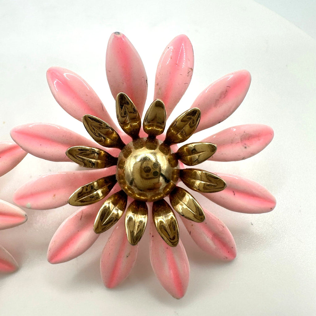 Sarah Coventry vintage gold tone pink enamel flowers floral clip on earrings