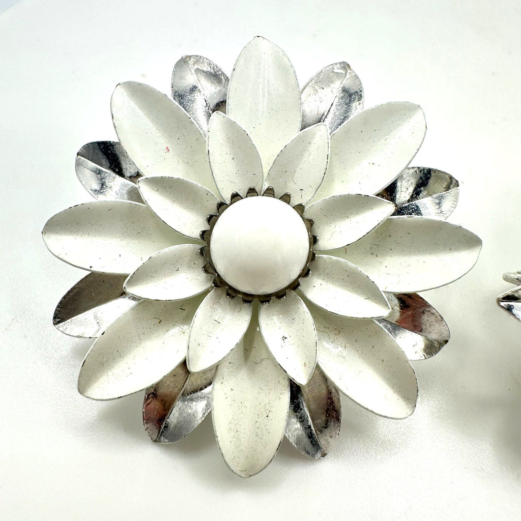 Sarah Coventry vintage silver tone white enamel flowers floral clip on earrings